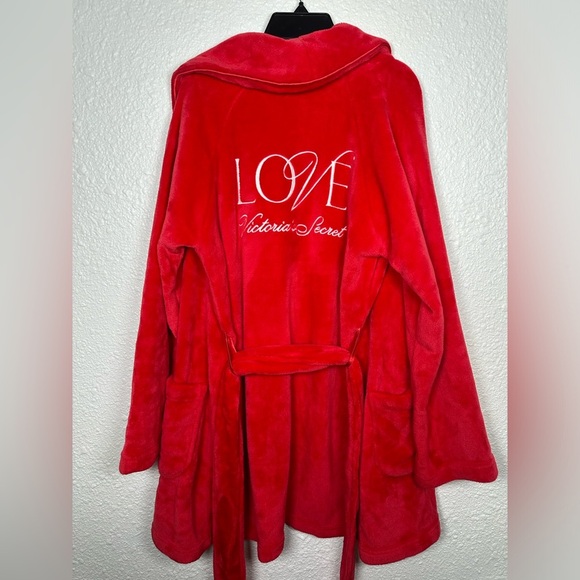 Victoria’s Secret Plush Red Robe & Slippers Set bundle - Picture 5 of 10